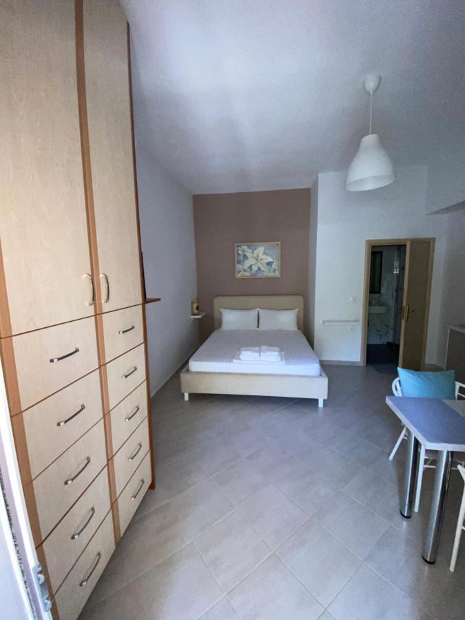 Lr Apartments Sarandë エクステリア 写真