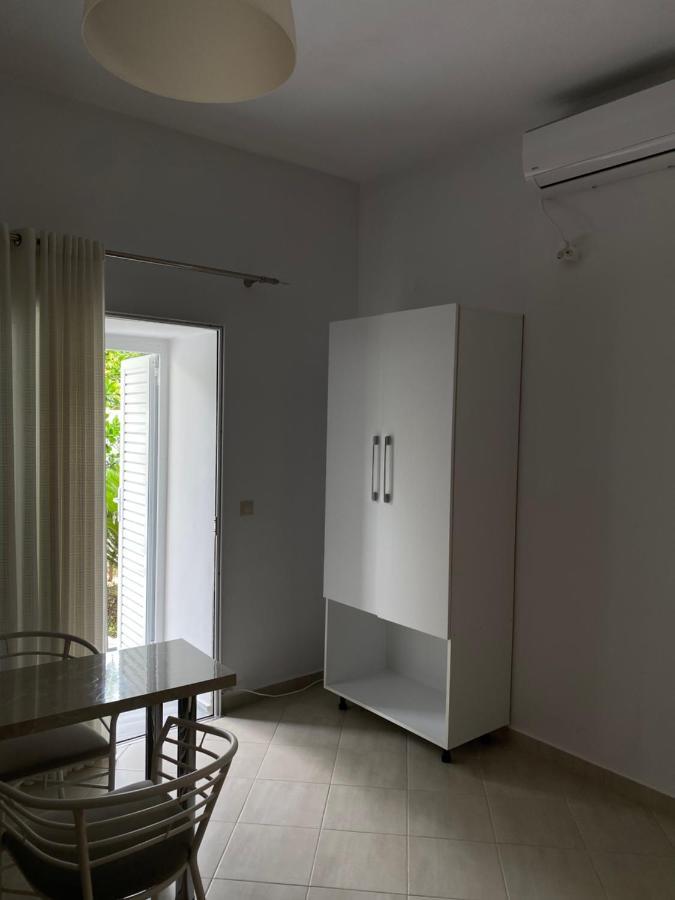 Lr Apartments Sarandë エクステリア 写真